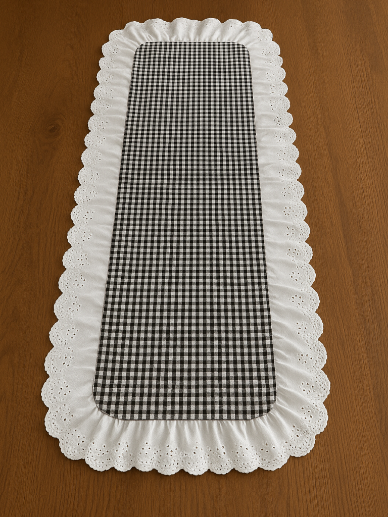 Fisto Detaylı Pötikareli Fırfırlı Runner Siyah-Beyaz 40x110 cm