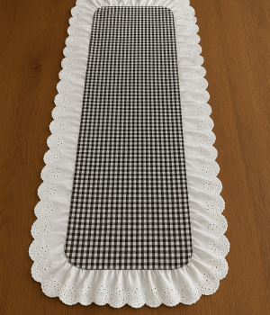 Fisto Detaylı Pötikareli Fırfırlı Runner Siyah-Beyaz 40x110 cm