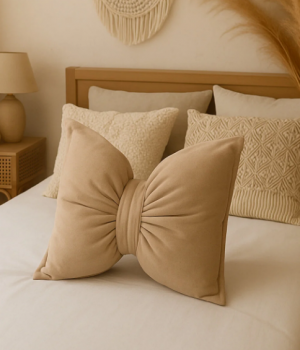 Fiyonk Kadife Doku Dolgulu Kelebek Yastık Bej