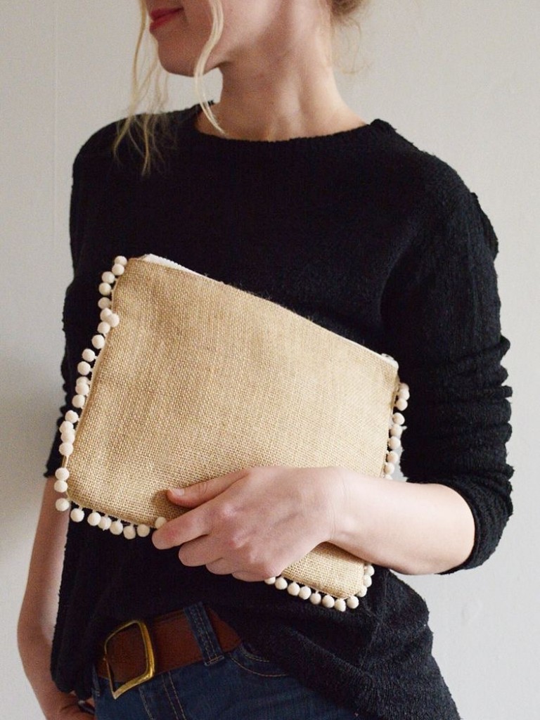 Ponponlu Jüt Clutch Çanta- Ekru