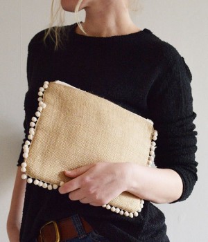 Ponponlu Jüt Clutch Çanta- Ekru